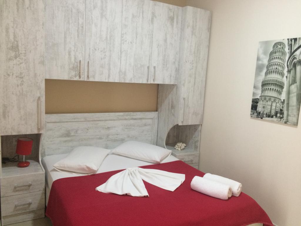 Berti Apartments Sarandë エクステリア 写真