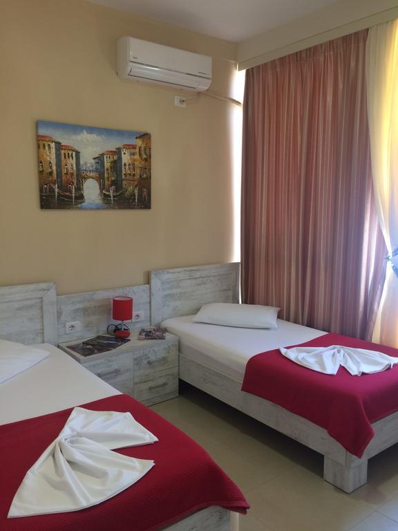 Berti Apartments Sarandë エクステリア 写真