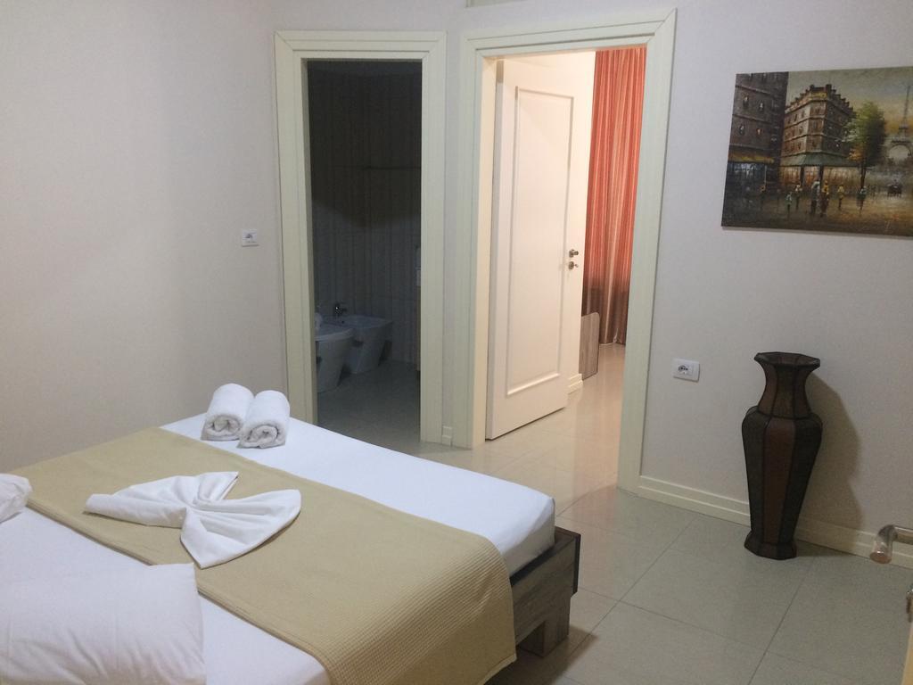 Berti Apartments Sarandë エクステリア 写真