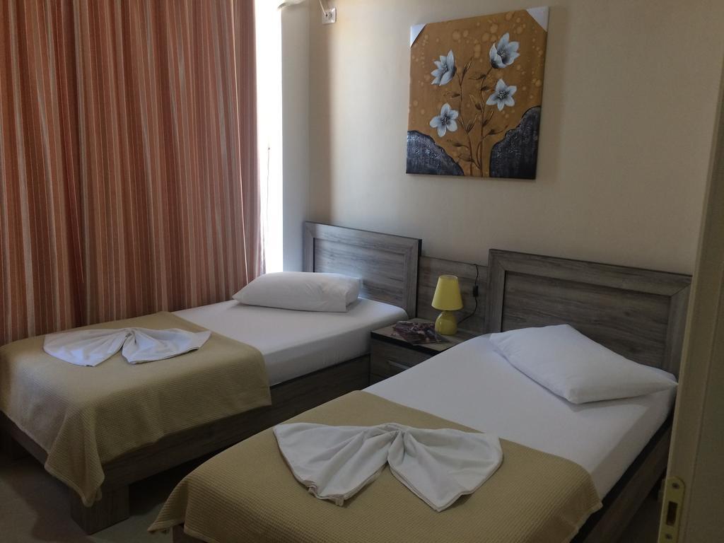 Berti Apartments Sarandë エクステリア 写真