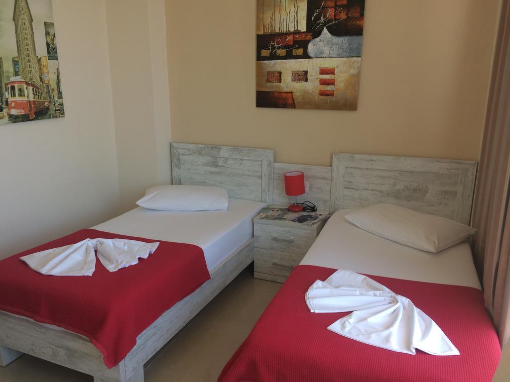 Berti Apartments Sarandë エクステリア 写真