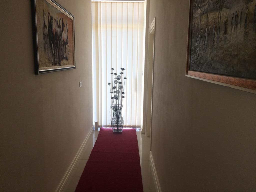 Berti Apartments Sarandë エクステリア 写真