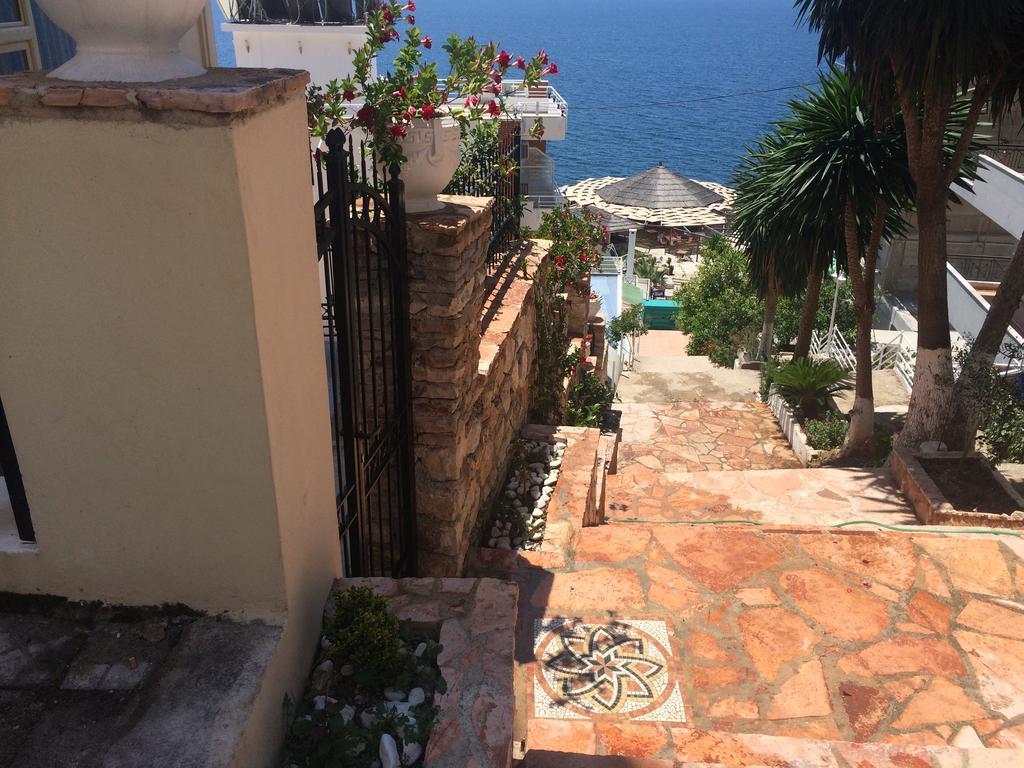 Berti Apartments Sarandë エクステリア 写真