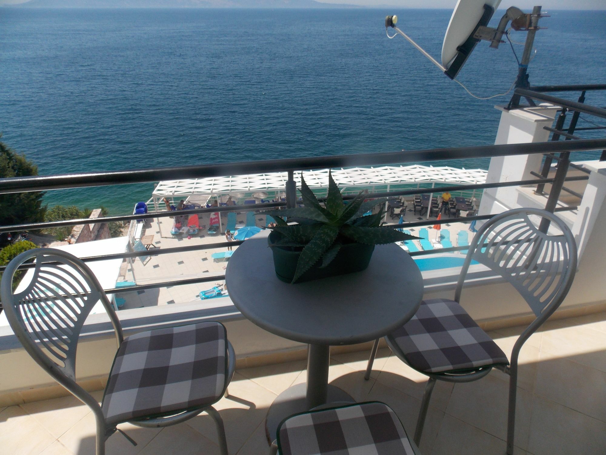 Berti Apartments Sarandë エクステリア 写真