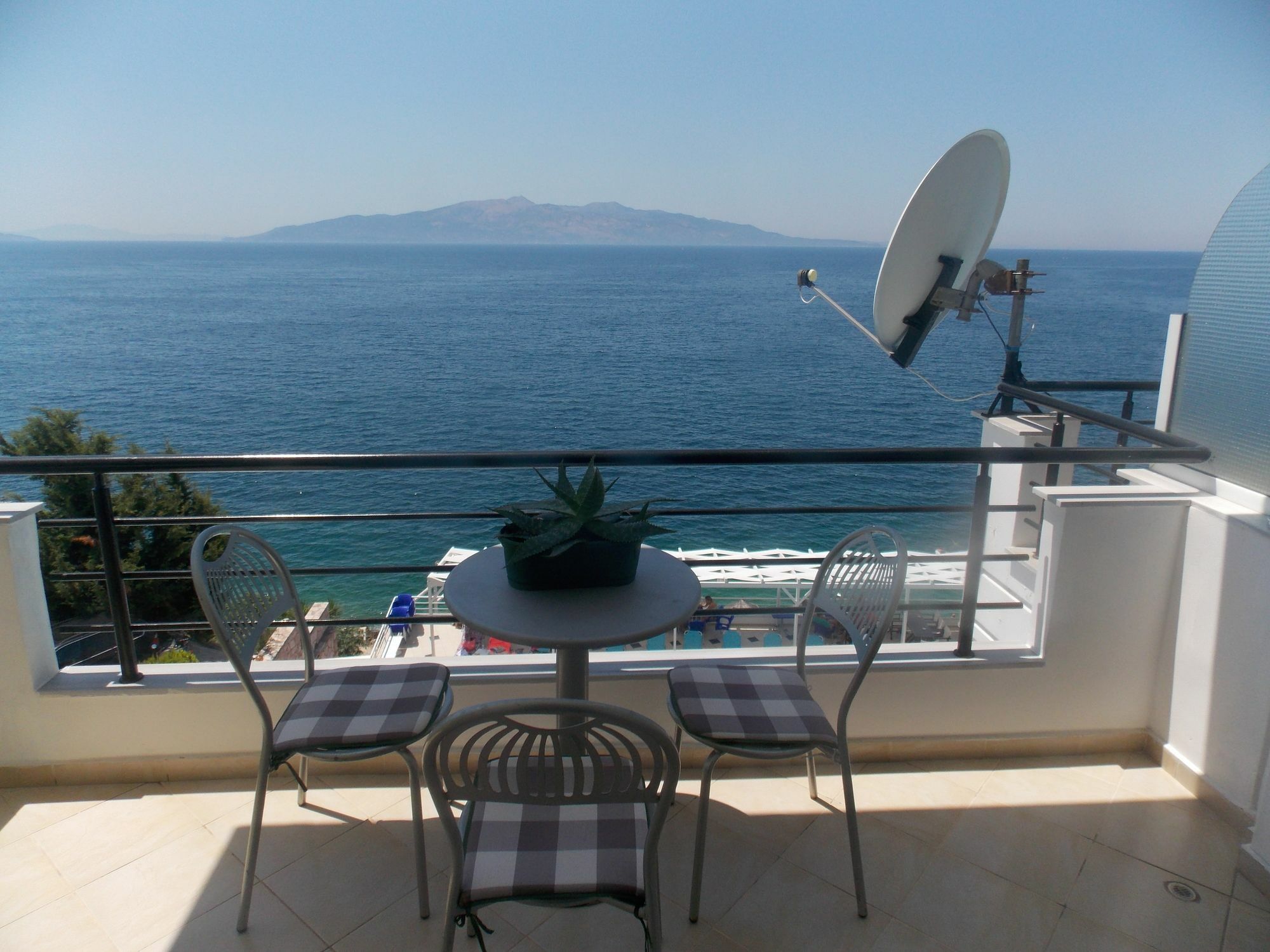 Berti Apartments Sarandë エクステリア 写真