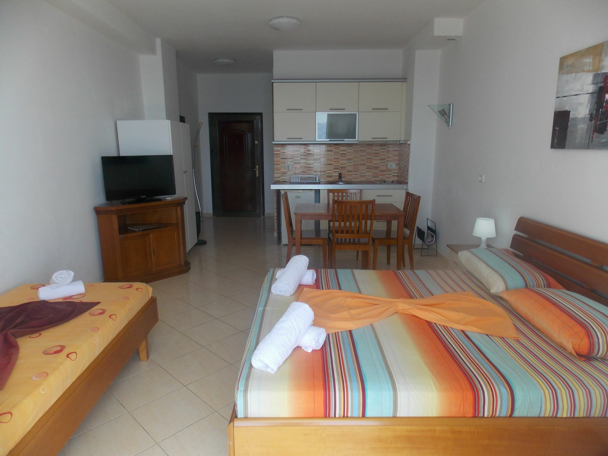 Berti Apartments Sarandë エクステリア 写真
